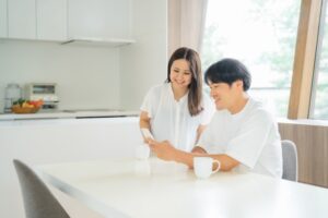 デジタル遺産プログラムは一部を共有できるだけなので、iPhone内のデータすべてを共有したい場合は、事前にパスコードを伝えておく必要があります。