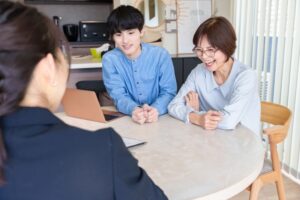 問題を回避するには専門家に相談したり、定期的な見直しをしたりの取り組みが有効です。