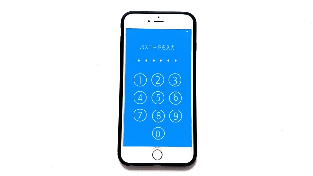 スマホやパソコンのパスワードがロックすると家族が金融取引をひきつげないデジタル遺品問題に発展します