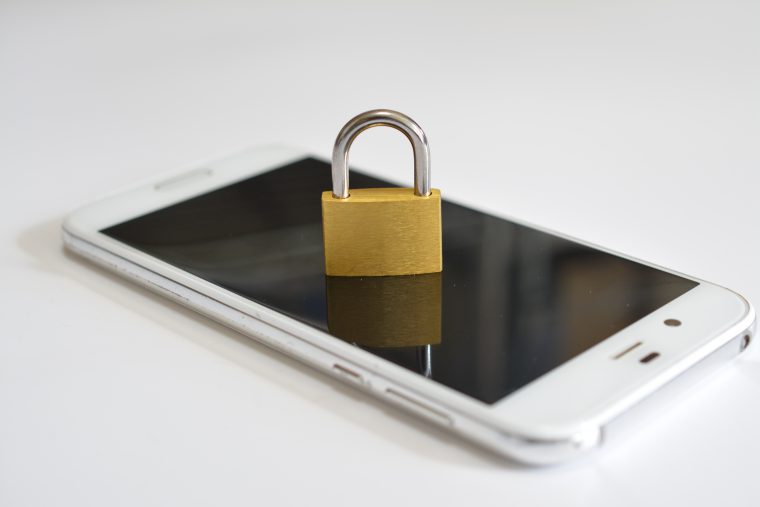 iPhoneは独自のセキュリティで強固なセキュリティを誇っていますが、死後、パスコードのロックにより、家族がアクセスできない事があります。