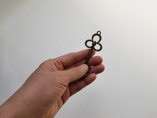 故人が残したデジタルデータやアカウントを,家族へ引き継ぐ方法を紹介します。