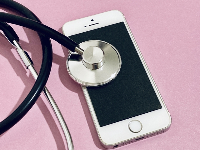 iPhoneがどうしても解除できない場合は、専門の業者に依頼する方法もありますが、100%の成功の保証はありません。